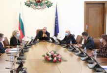 Борисов: По 1000 лв. на всички медици на първа линия още днес по сметките