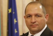 Преди революцията имаше и пътна поддръжка, имаше и изграждането на нови пътища. Сега няма нищо! Честита ни революция!