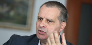 Бивш кандидат-кмет на БСП разгневи студенти с расистки и дискриминационни лекции