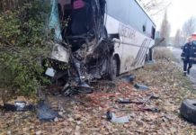 Двама загинали и четирима тежко ранени при удар на джип с автобус край Литаково