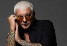 Певецът Стенли се лекува в болница от коронавирус