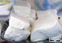 КНСБ: Сиренето е 14 лв. във фирмения магазин и 24 лв. в голямата верига