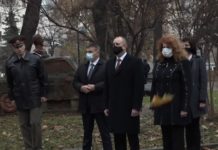 Радев и Йотова няма да ги видите да поднасят венци на паметника на жертвите на комунизма