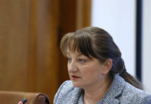 Деница Сачева предлага по-гъвкаво работно време за родители на ученици през лятото