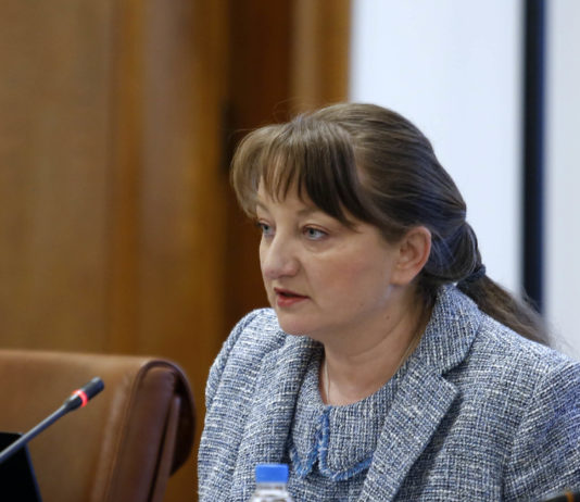 Парламентът прие закона за великденските и коледните добавки