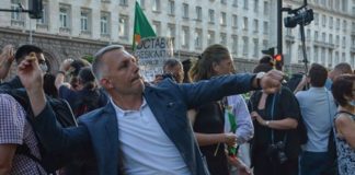 Когато са се кръстили „Мутри вън“, явно са имали предвид Хаджигенов