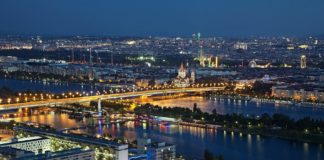 От утре в Австрия неваксинираните могат да излизат само до магазин, аптека и на работа