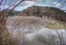 Прокуратурата проверява кой е изхвърлил отпадъците в Искър