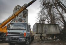 Разчистиха 83 незаконни гаража в столичен квартал