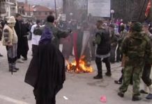 Северномакедонската полиция издирва мъжа, запалил българското знаме