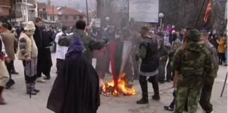 Северномакедонската полиция издирва мъжа, запалил българското знаме