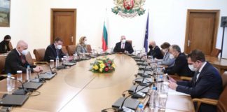 Борисов поиска разхлабване на мерките за ресторантите и моловете