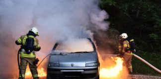 Пиян мъж изгоря в колата си