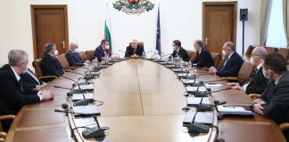 Постепенно разхлабване на епидемичните мерки препоръча щабът на съвещание при премиера Борисов