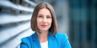 Управителката на „Нова броудкастинг груп“ се оттегля заедно с братя Домусчиеви