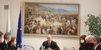 Радев се ослушва за датата на изборите