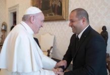 Току-що Радев изключи католическата общност от изборите. Страхотно!