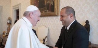 Току-що Радев изключи католическата общност от изборите. Страхотно!