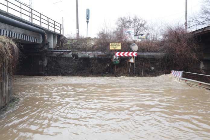 r-orig-orig-rekata-pod-zhelezopytniia-most-mezhdu-novi-iskyr-i-kurilo-e