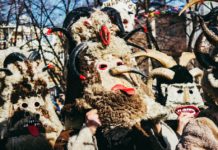 Защо либералът се срамува от народните традиции