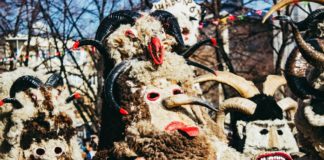 Защо либералът се срамува от народните традиции