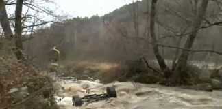 Река Градевска отнесе джип край Симитли