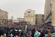 Захариева: Осъждаме арестите на мирни демонстранти, подкрепящи Навални