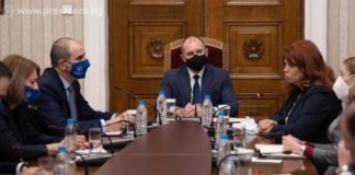 Има ли нещо, което Радев да одобрява в политиката изобщо