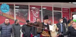 Бедни, бедни Трифонов! Да си беше останал при касетките