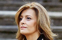 Защо снимки на Борисов да са дело на “добри” ченгета, а тези на Петков и Бориславова – на “лоши”. А пътуването на Десислава Радева по Камино?