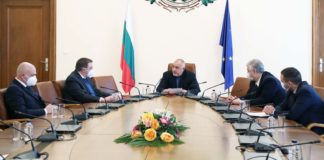 Мобилни екипи ще ваксинират хората в отдалечените населени места