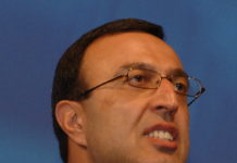 Предлагам Петър Стоянов за баш президент, сегашният се изложи