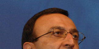 Предлагам Петър Стоянов за баш президент, сегашният се изложи