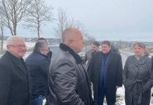 Радев заряза лози, а Борисов каза: Докато някои зарязват лозички и говорят глупости, ние градим