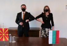 Захариева се срещна с македонския си колега, обсъдиха как се изпълнява договорът за приятелство