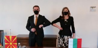 Захариева се срещна с македонския си колега, обсъдиха как се изпълнява договорът за приятелство