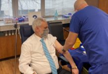 Главният мюфтия д-р Мустафа Хаджи бе ваксиниран от ген. Мутафчийски