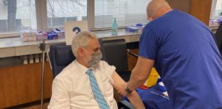 Главният мюфтия д-р Мустафа Хаджи бе ваксиниран от ген. Мутафчийски