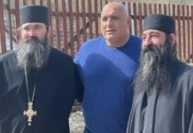 Съветници на Радев бесни, че Борисов е тачен от църквата