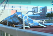 Силен вятър събори покрив в училищен двор