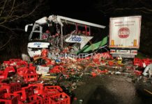 Трима загинали след сблъсък на автобус и камион