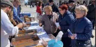 Седем години след кебапчетата на Бареков: И „Демократична България“ пържи понички във Варна