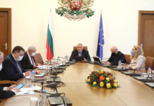 Премиерът: Масовото ваксиниране може да продължи с осигурените над 200 000 дози ваксини