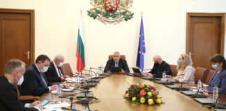 Премиерът: Масовото ваксиниране може да продължи с осигурените над 200 000 дози ваксини