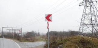 Баща и син окрали пътните знаци край Разград