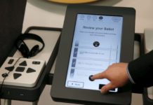 Висшистите и жените гласували по-бързо с машина, ще купуват още 1500 устройства