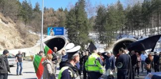 Предизборна глупост – хиляди хора бяха тероризирани от четири коли на „Системата ни убива“