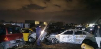 Млад мъж подпали 8 автомобила