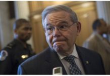 Подкупи, златни кюлчета и пари в дома на американски сенатор, критикуващ България за корупция