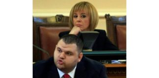 Янев отиде да честити 8 март на Мая Манолова